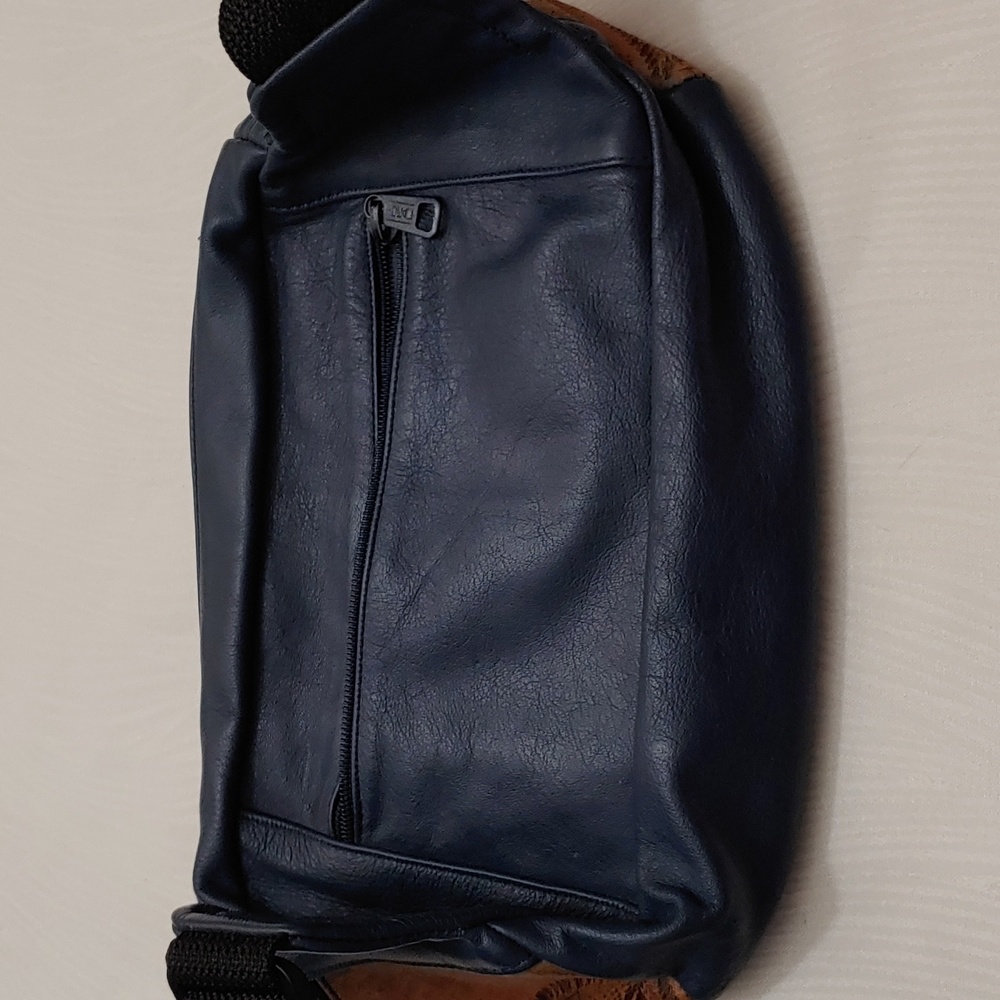 Leather Women's Belt Bag with adjustable strap - Picture 2 of 9